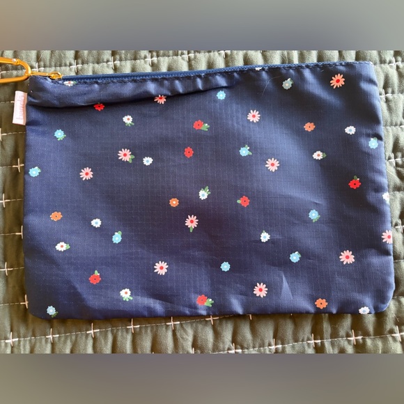 Pink and Navy Bando Caryall Duo Floral Pouch Set
NWT - Picture 2 of 3